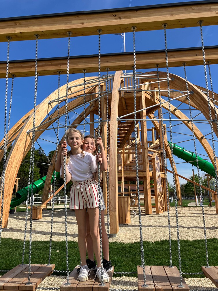 Hotel Reiters Finest Family - two girls playing at the funpark