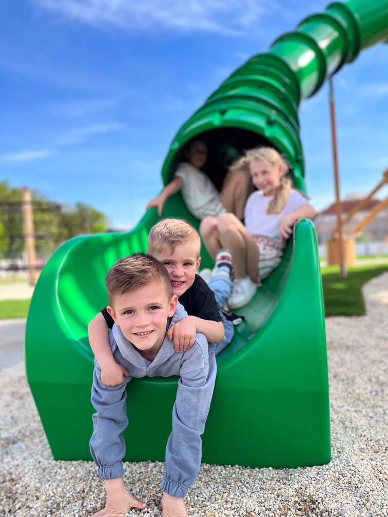 Hotel Reiters Finest Family - Kinder rutschen beim Funpark