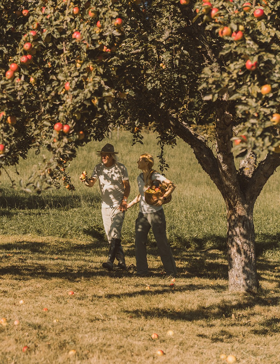 Hotel Reiters Finest Family - Karl J. Reiter and Nikola Reiter under the apple trees