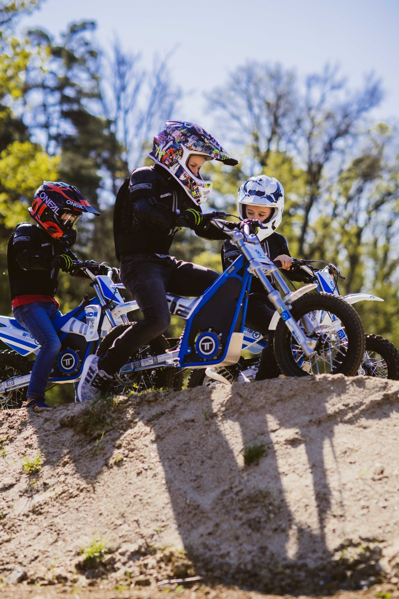 Hotel Reiters Finest Family - Jugendliche fahren Motocross 