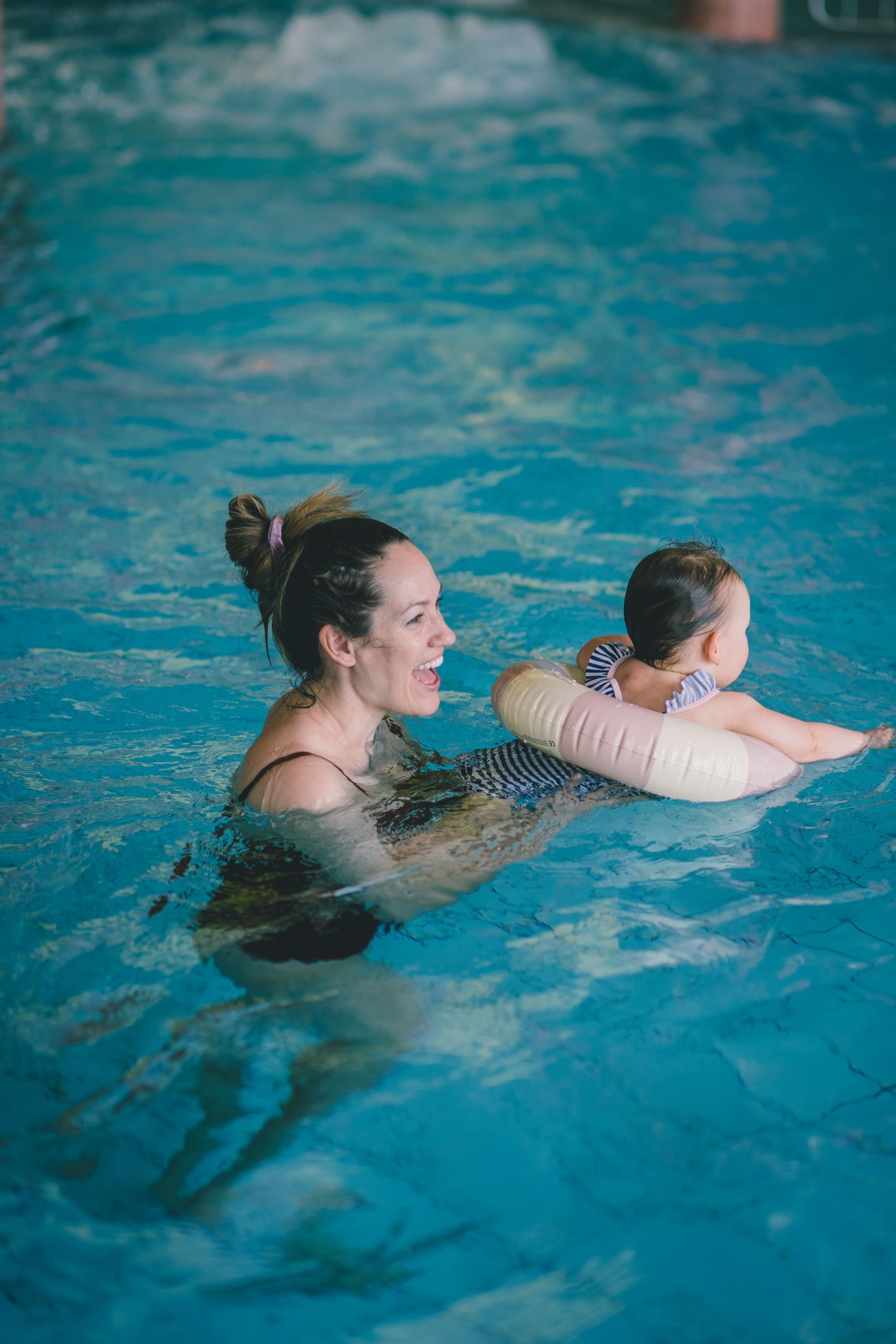 Hotel Reiters Finest Family - Mom swims with baby in a buoyancy aid in the pool