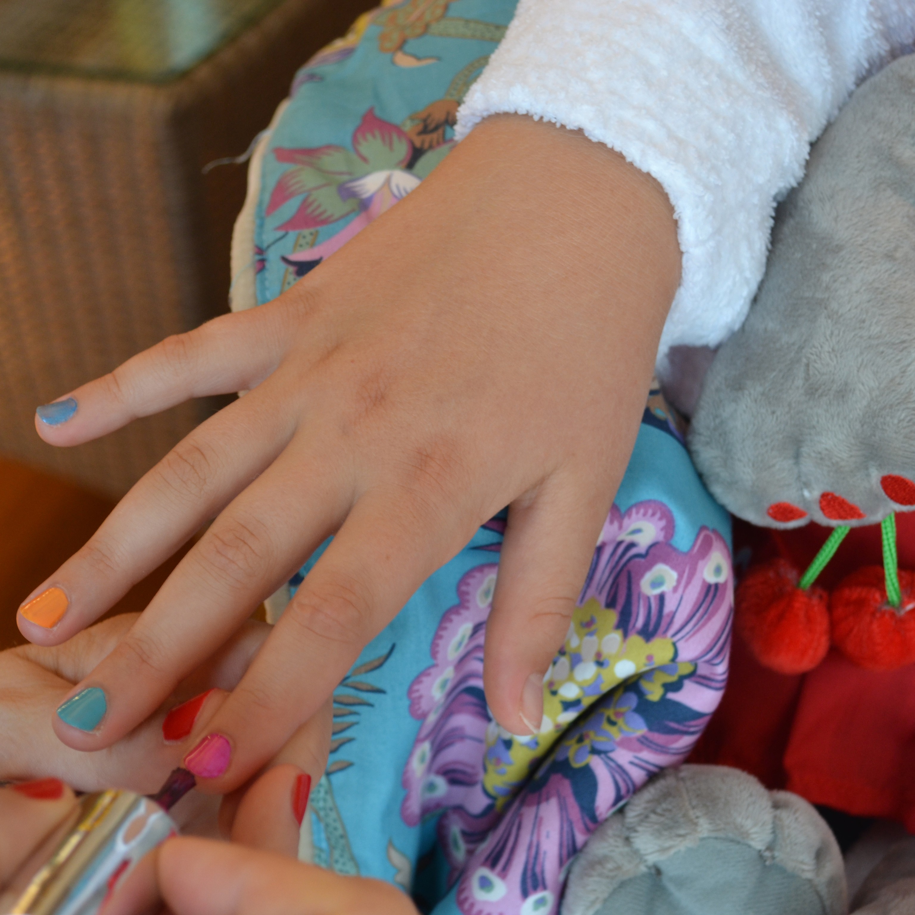 Hotel Reiters Finest Family - Child gets manicure