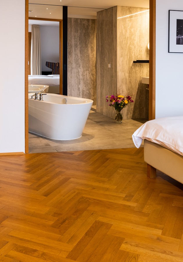 Hotel Reiters Finest Family - Suite Schlafzimmer mit Blick auf Badezimmer