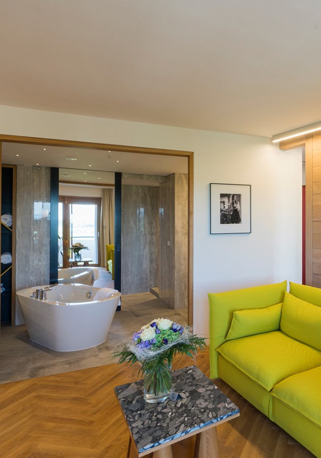 Hotel Reiters Finest Family - Luxury Suite Conversano Wohnzimmer mit Blick auf Badezimmer
