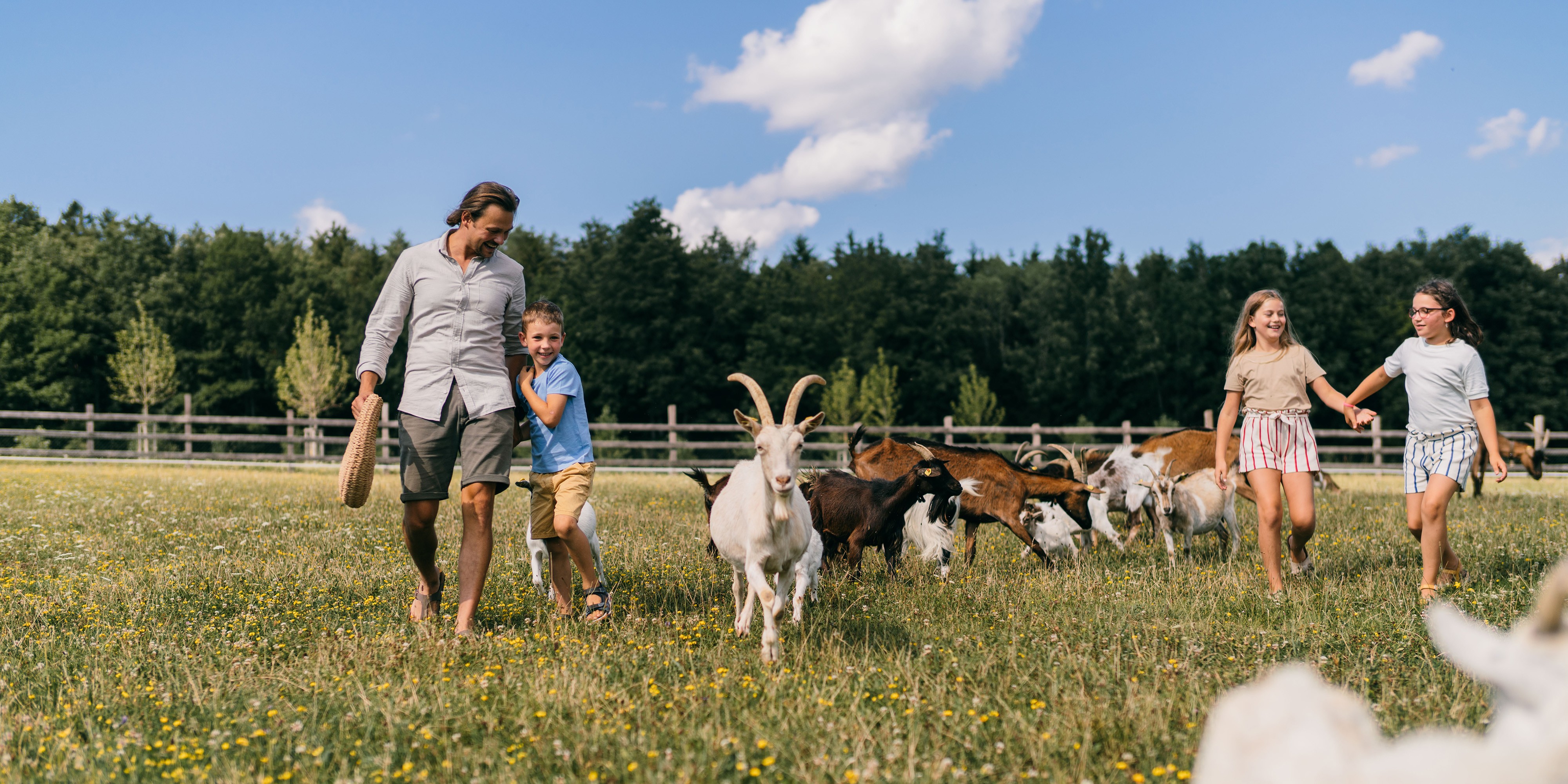 Hotel Reiters Finest Family - Dad with kids at the goats